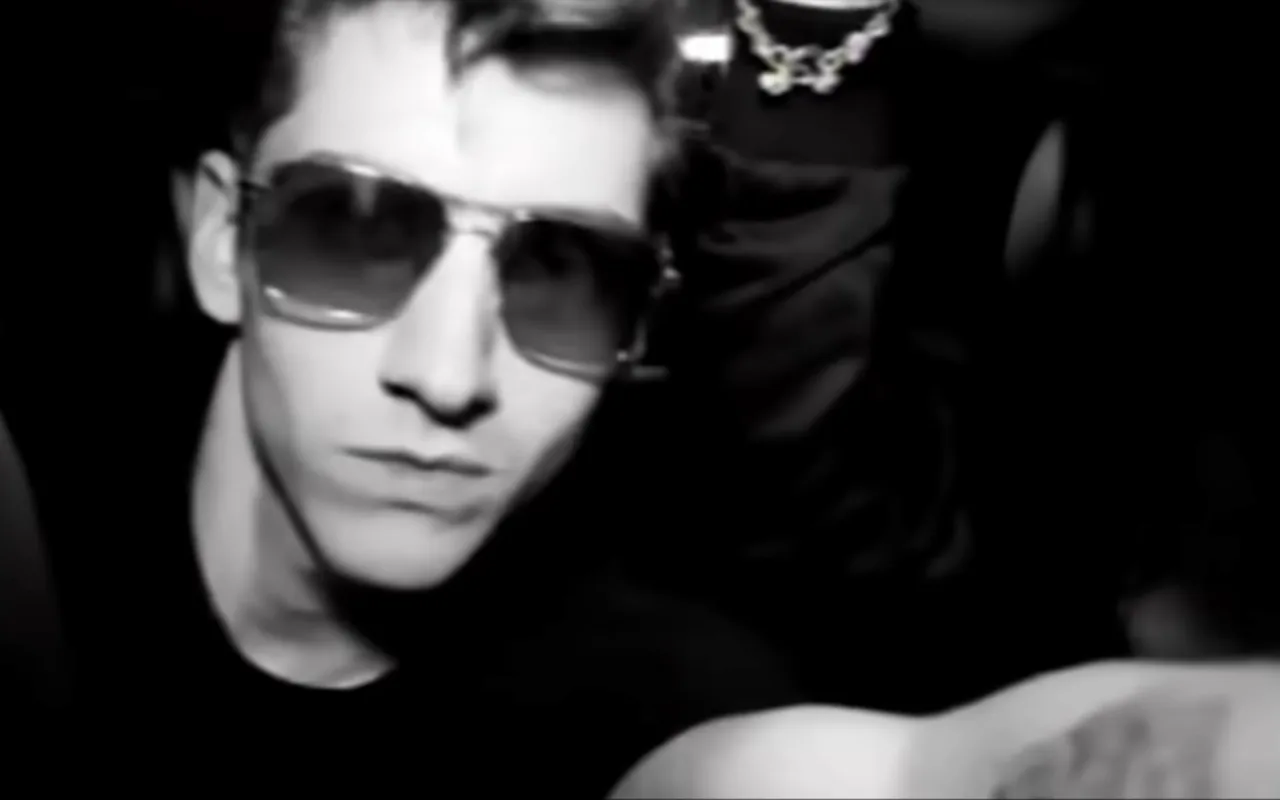Alex Turner Arctic Monkeys live wallpaper preview