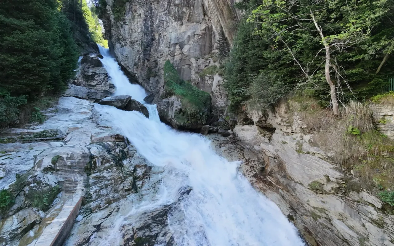 Bad Gestein Waterfall live wallpaper preview