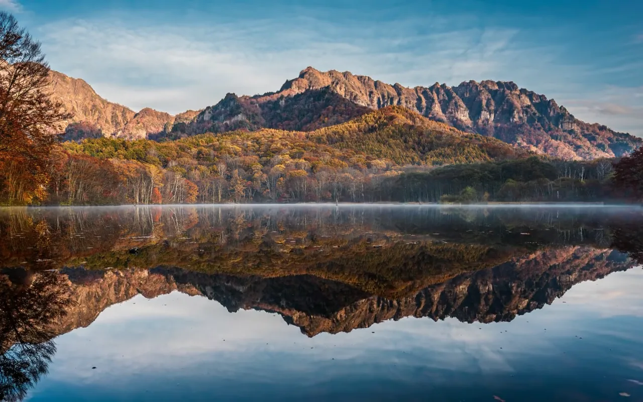 Misty Lake live wallpaper preview