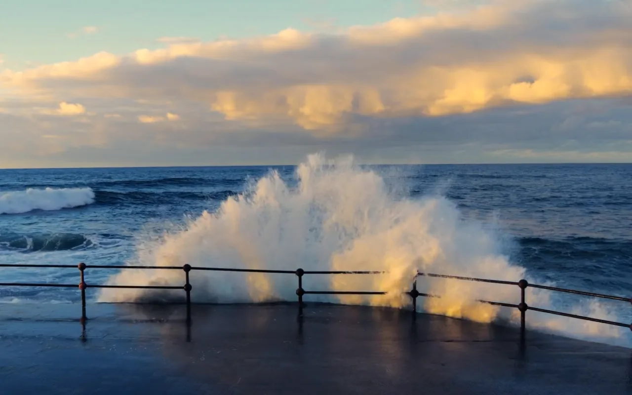 Ocean Waves live wallpaper preview
