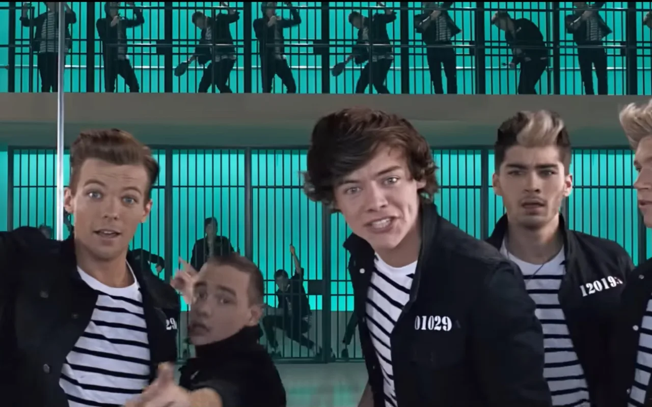 Kiss You live wallpaper preview