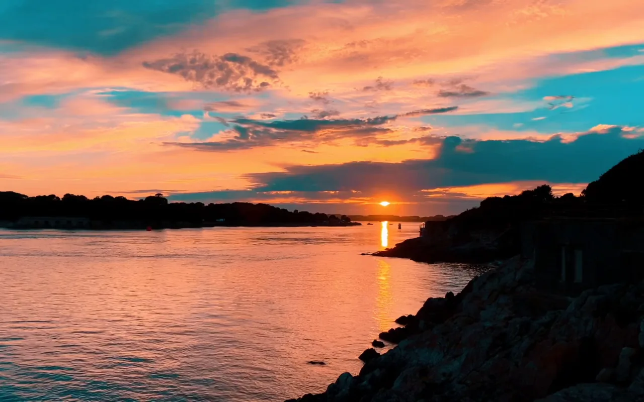 Sunset At The Bay live wallpaper preview