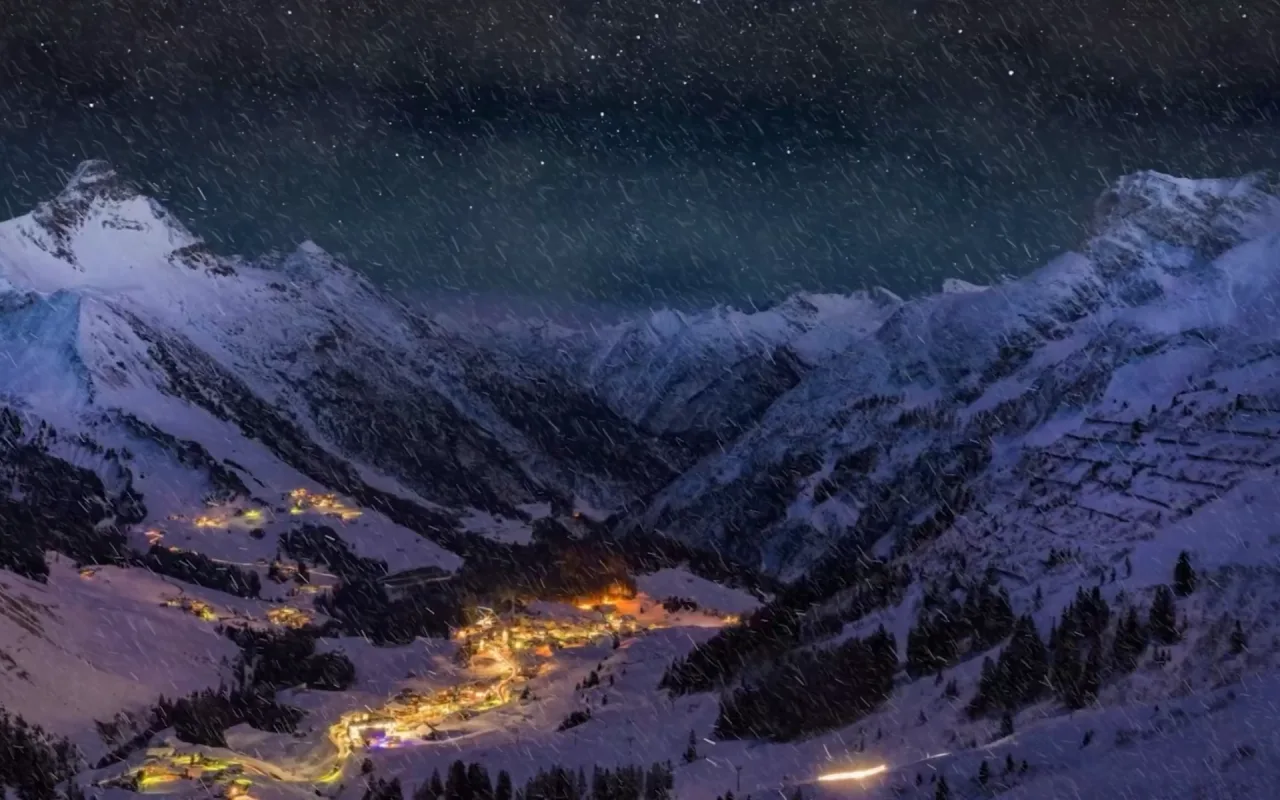 Velaris in the snow live wallpaper preview